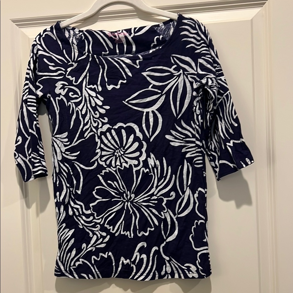 Lilly Pulitzer Floral Navy and White Women's Top Medium